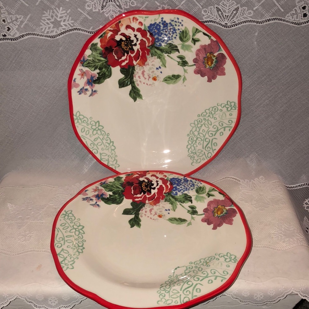 The pioneer woman, country Garden, dinner plates. $22 for both